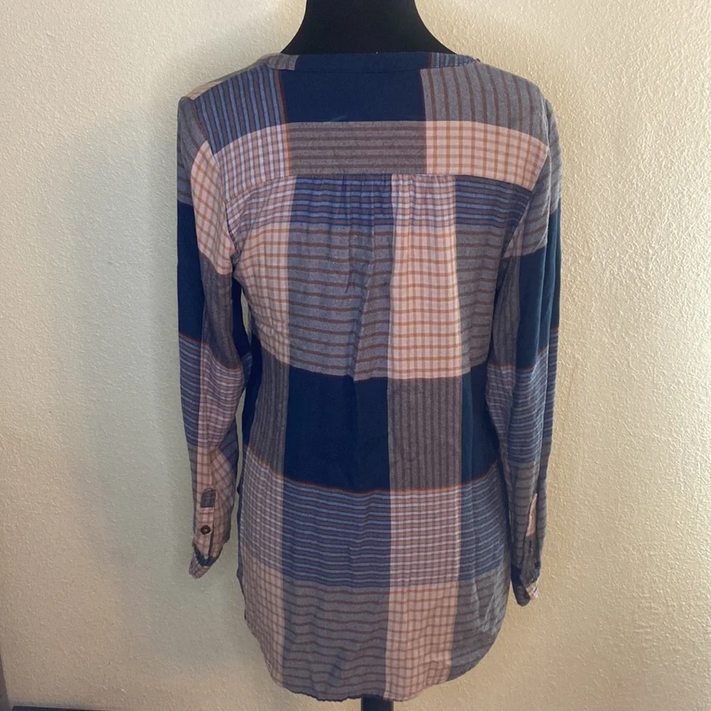 Universal Thread plaid button up - Picture 3 of 4